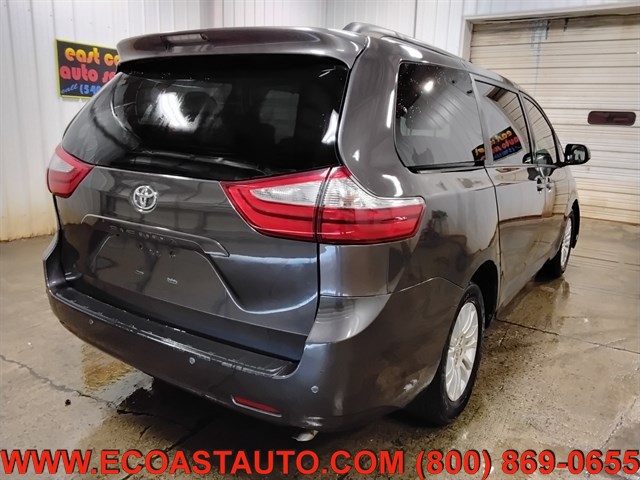 2015 Toyota Sienna XLE photo 3