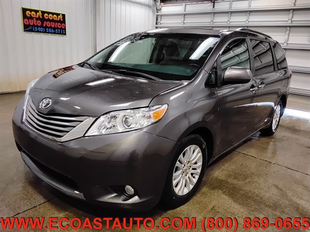 2015 Toyota Sienna XLE photo 4