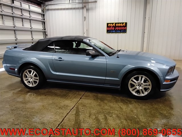 2006 Ford Mustang GT Deluxe photo 2