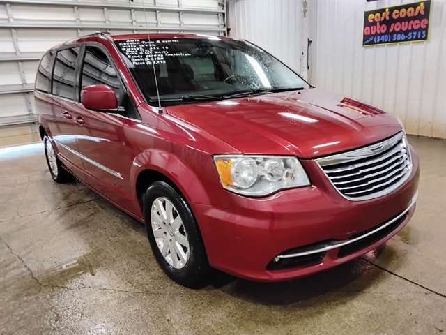 2016 Chrysler Town & Country Touring's photo