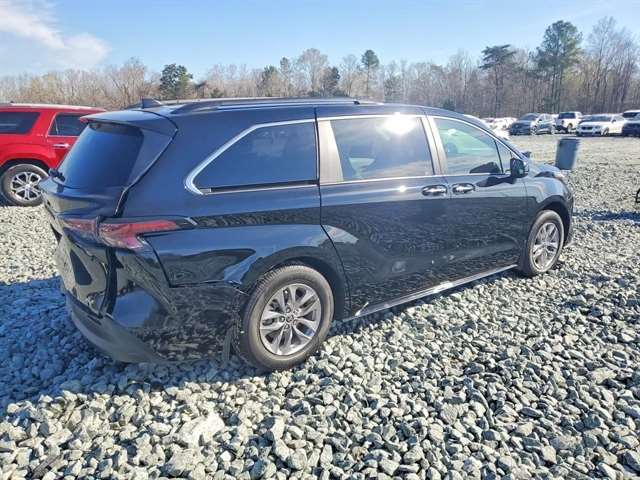 2025 Toyota Sienna XLE 8-Passenger Hybrid FWD's photo