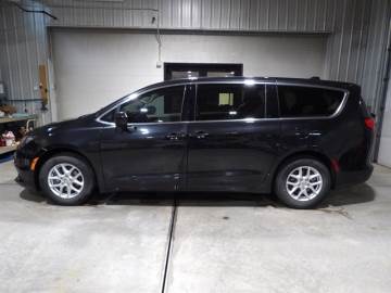 2020 CHRYSLER VOYAGER