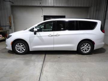 2020 CHRYSLER VOYAGER