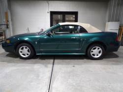 2001 FORD MUSTANG