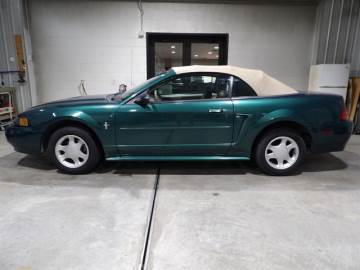 2001 FORD MUSTANG