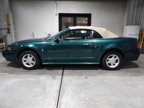 2001 Ford Mustang's photo