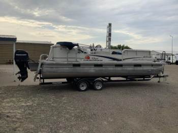 2010 TRACKER 22 PARTY BARGE DELUXE