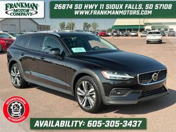 2025 VOLVO CROSS COUNTRY