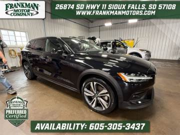 2025 VOLVO CROSS COUNTRY
