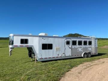 2016 FEATHERLITE 5 HORSE TRAILER