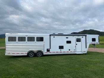 2025 Featherlite 9808 Living Quarters 4 Horse