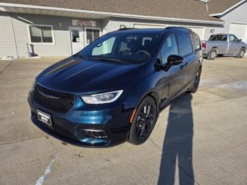 2025 CHRYSLER PACIFICA