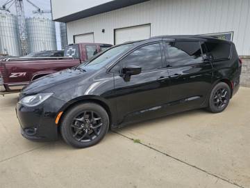 2019 CHRYSLER PACIFICA