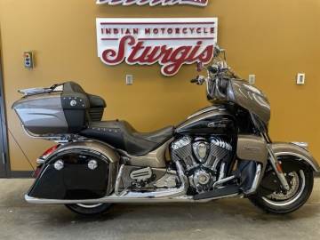 2018 INDIAN MOTORCYCLE ROADMASTER® ABS POLISH.BRONZE OVER THUND.BLACK W/SILVER PINST.