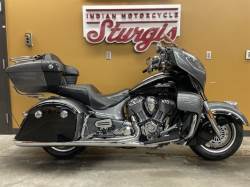 2017 INDIAN MOTORCYCLE ROADMASTER® STEEL GRAY OVER THUNDER BLACK