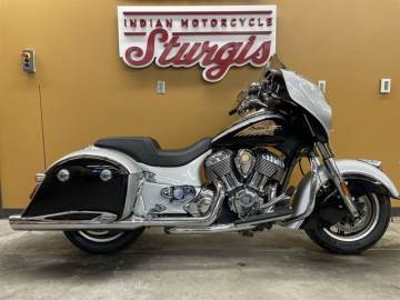 2016 INDIAN MOTORCYCLE CHIEFTAIN® STAR SILVER AND THUNDER BLACK