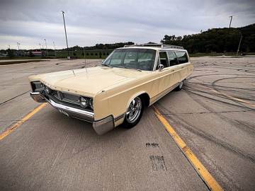 1967 CHRYSLER TOWN & COUNTRY