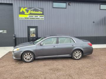 2011 TOYOTA AVALON