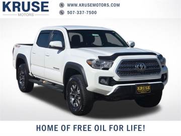 2017 TOYOTA TACOMA
