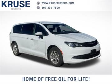 2021 CHRYSLER VOYAGER