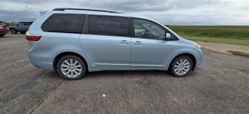 2017 TOYOTA SIENNA