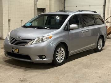 2016 TOYOTA SIENNA