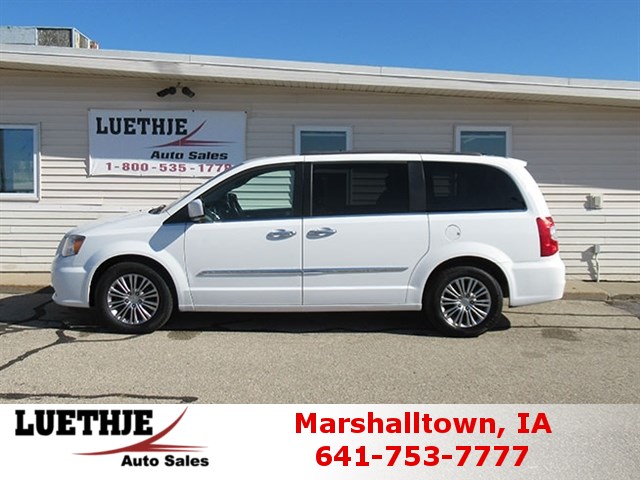 2014 CHRYSLER Town and Country