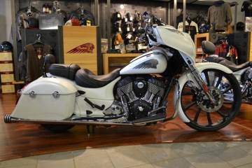 2018 INDIAN MOTORCYCLE® CHIEFTAIN® LIMITED ABS WHITE SMOKE