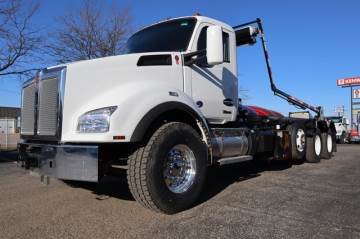 2025 KENWORTH T880
