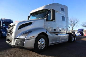 2020 VOLVO VNL64T760