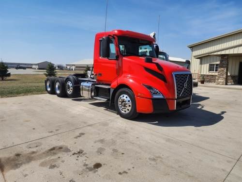2019 VOLVO VNL84T300