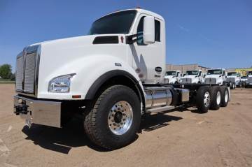 2025 KENWORTH T880