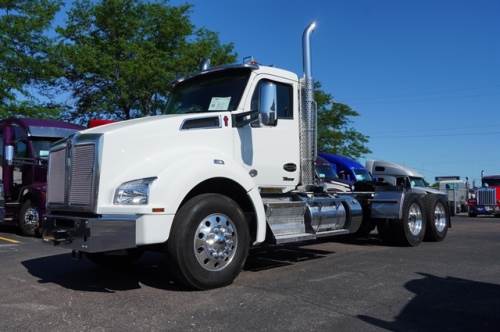 2022 KENWORTH T880