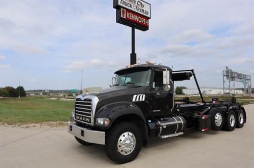 2013 MACK GRANITE GU713