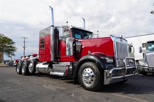 2023 KENWORTH W900L