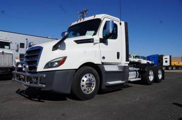 2020 FREIGHTLINER CASCADIA 126