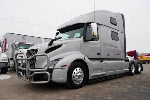 2023 VOLVO VNL64T860