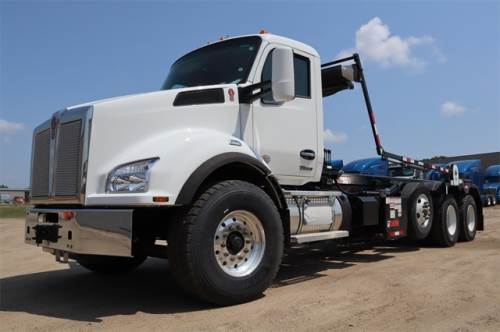 2025 KENWORTH T880