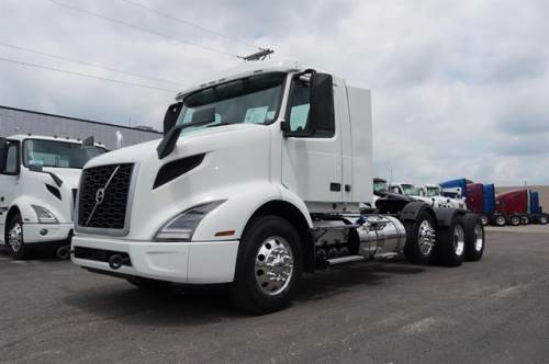 2019 VOLVO VNR64T300