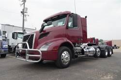 2020 VOLVO VNR64T300