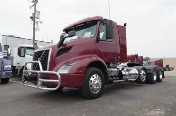 2020 VOLVO VNR64T300