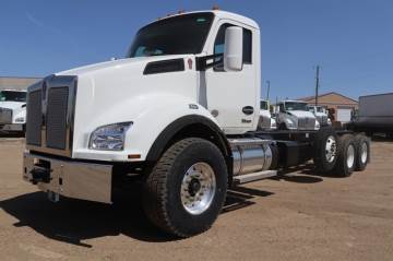 2025 KENWORTH T880