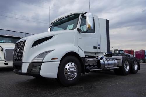 2020 VOLVO VNL64T300
