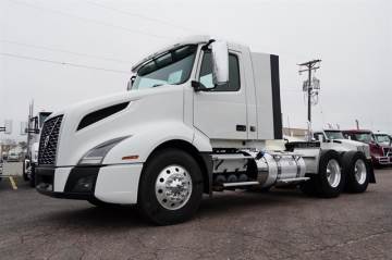 2020 VOLVO VNL64T300