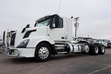 2018 VOLVO VNL64T300