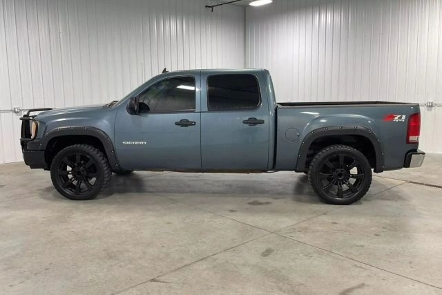 2010 GMC Sierra 4WD Crew Cab SLE SWB's photo