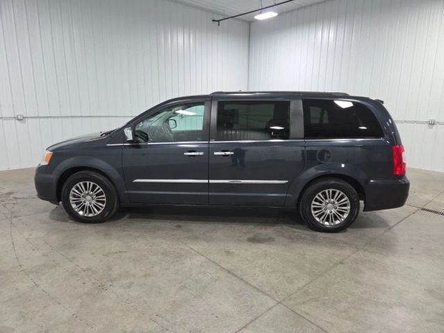 2014 Chrysler Town & Country Touring-L's photo