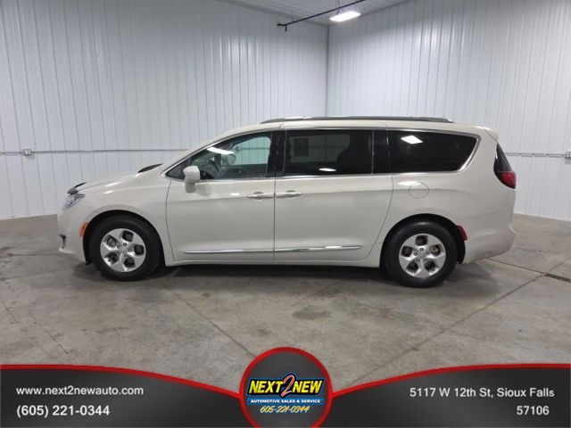 2017 Chrysler Pacifica Touring-L Plus's photo