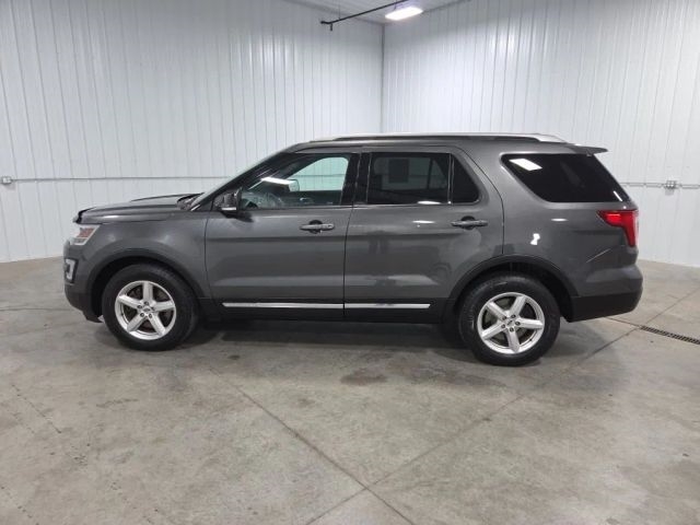 2017 Ford Explorer XLT 4WD's photo