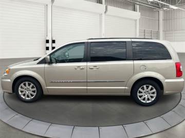 2016 CHRYSLER TOWN & COUNTRY
